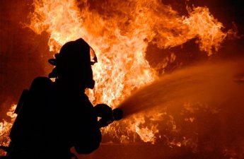 Silah zavodunun ərazisində yanğın - Saxlanılanlar var