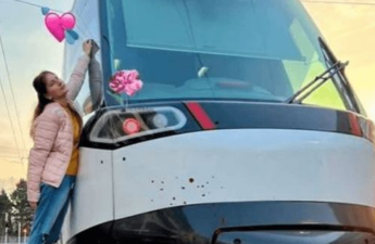 Tramvaya vurulan qadın onunla evləndi - FOTO