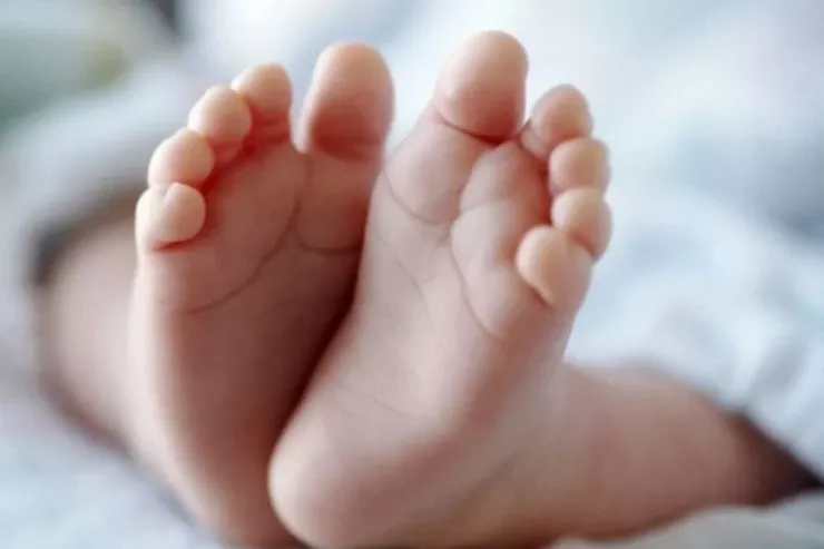 Bakıda 2 yaşlı uşaq müəmmalı şəkildə öldü