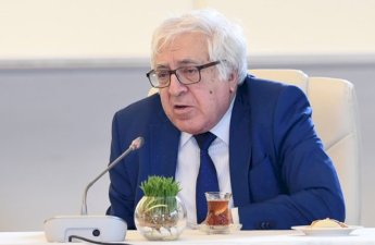 Yazıçı Anar ömürlük AYB sədri qalmaq təklifinə münasibət bildirdi