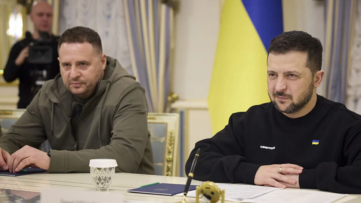 Andrey Yermak Zelenskidən çox maaş alıb