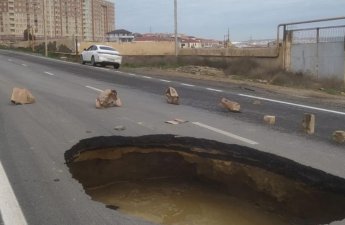 Yeni çəkilən yol ÇÖKDÜ - FOTO