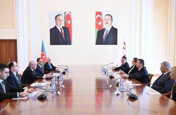 Əli Əsədov Şimali Kiprin Baş naziri ilə görüşdü