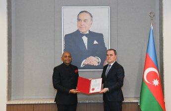 Hindistanın yeni səfiri etimadnaməsinin surətini Ceyhun Bayramova təqdim edib - FOTO