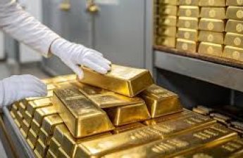 Стоимость золота снизилась на 2,4% после заявлений Трампа о Ближнем Востоке