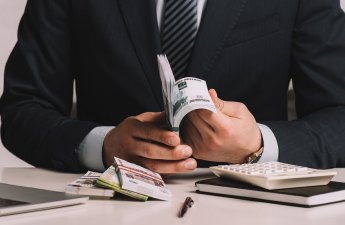 Богатейшие люди мира скрыли от налогов 3.5 трлн долларов