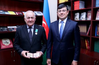 Fuad Muradov Akif Alaferdovaya medalını təqdim etdi - FOTOLAR