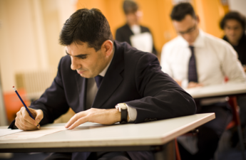 Вступительный экзамен на административные должности госслужбы назначен на 5 апреля