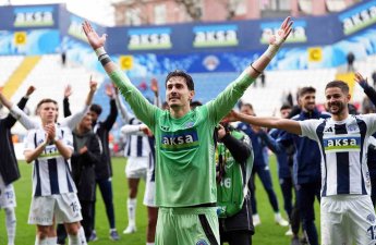 Qapıçı öz yerindən rəqib qapıya qol vurdu - VİDEO