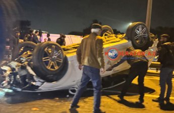 Mərdəkan şosesində zəncirvari qəza: avtomobil aşdı