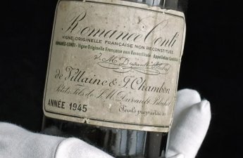 80 illik şərab rekord qiymətə satıldı – bir butulkası...