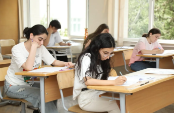 Buraxılış imtahanı keçirilib, 4 şagirddə telefon aşkarlanıb