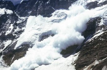 Toğanalı-Kəlbəcər-İstisu yolunda qar uçqunu: Hərəkət məhdudlaşdırıldı