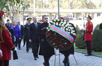 Президент посетил Мемориал героев в Тбилиси