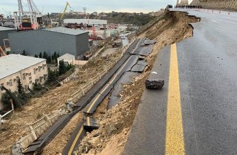 Bibiheybət yolunda torpaq sürüşməsi təhlükəsi - Hərəkət qismən məhdudlaşdırıldı