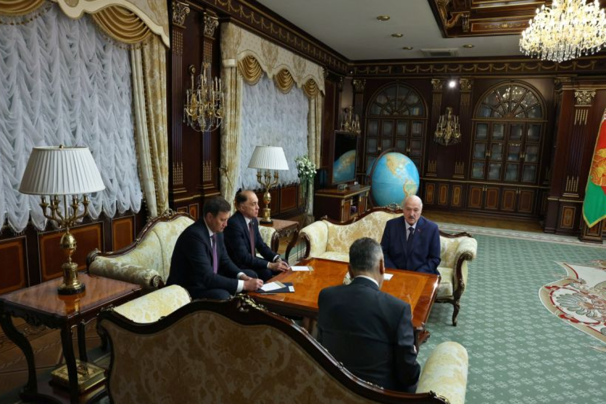 Lukaşenko: KTMT Ermənistanla münasibətlərdə çox korrekt davranmalıdır