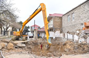 Kollektorun üzərində tikilən ev sökülüb, xəttin bərpasına başlanılıb - FOTO