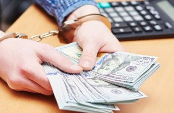 Tutulan məmur 150 min verib cəzasını azaltmaq istədi, dələduzluqla üzləşdi