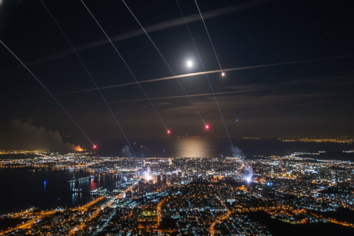 Husilər İsrailin Eylat şəhərində hədəflərə zərbələr endirib