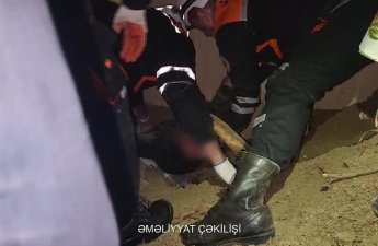 В Баку при обрушении дома пострадала женщина-ВИДЕО