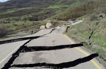 Quba-Qonaqkənd yolu sürüşdü: 25 kəndlə əlaqə kəsildi - FOTO