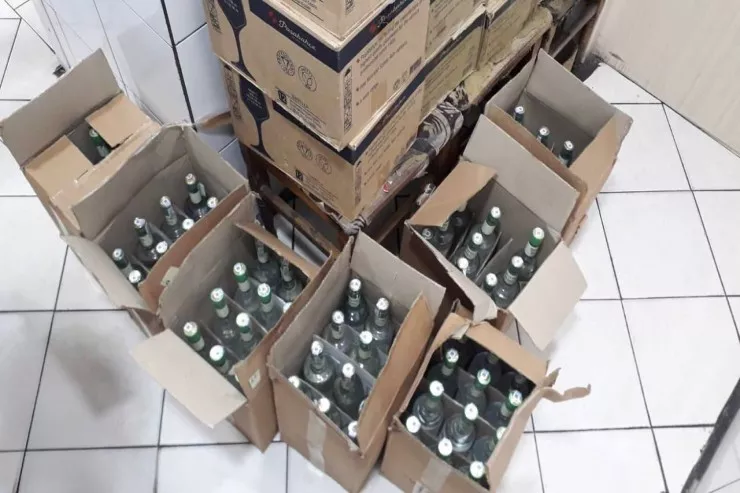 Bu şadlıq sarayında saxta araqlar verilirmiş - FOTO