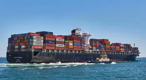 UKMTO: К югу от иранского острова Киш атакован контейнеровоз