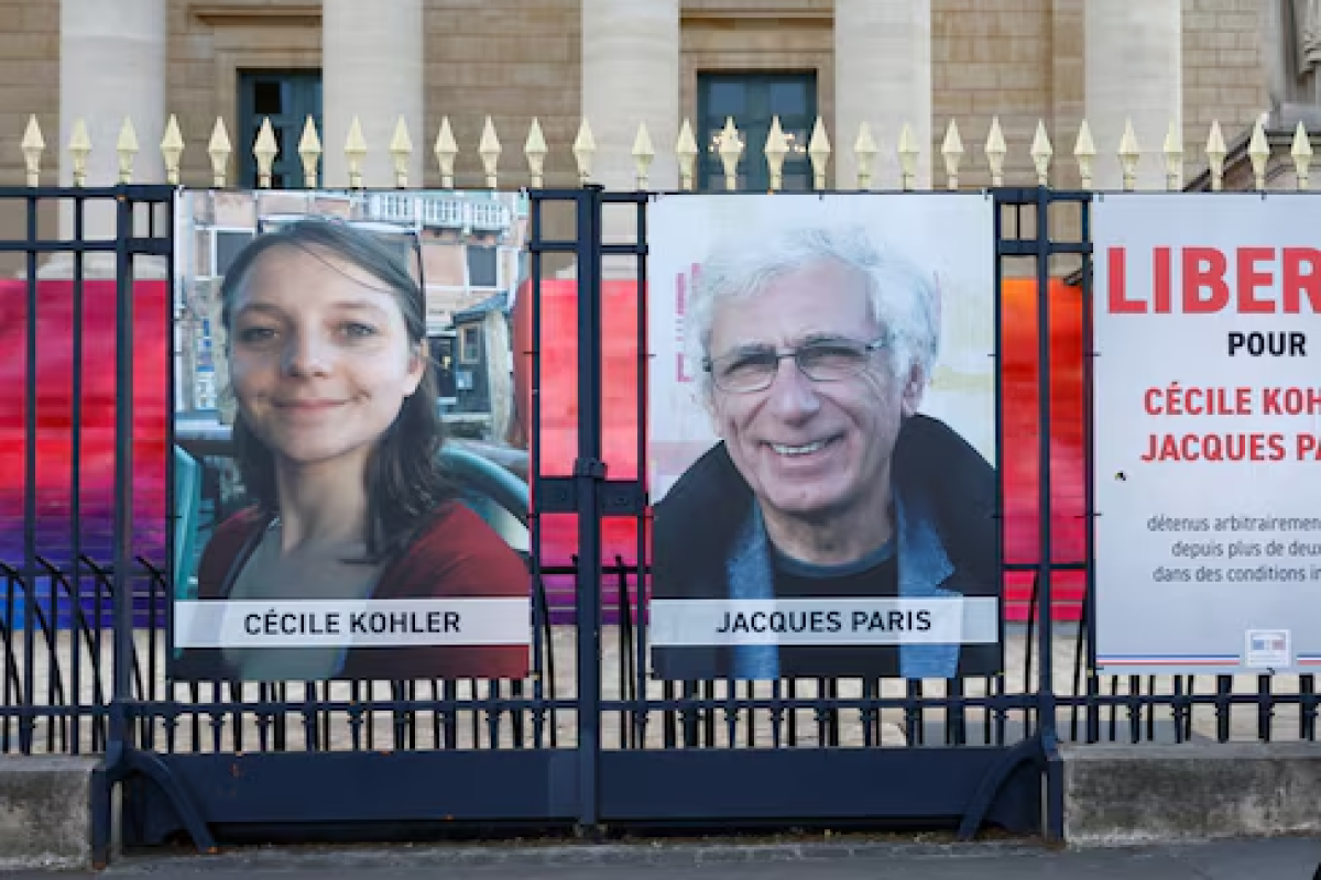 Арестованные ранее в Иране граждане Франции возвращаются на родину