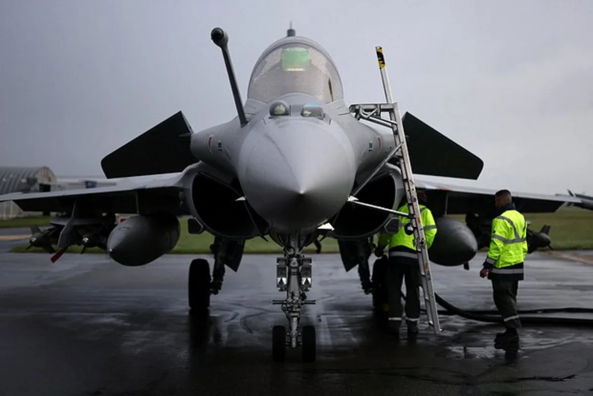 Fransa Rusiya sərhədi yaxınlığında döyüş təyyarələri yerləşdirib