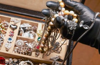 İşlədiyi evdən 30 min manatlıq oğurluq edən şəxs saxlanıldı