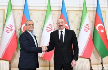 İlham Əliyev Pezeşkianı təbrik etdi