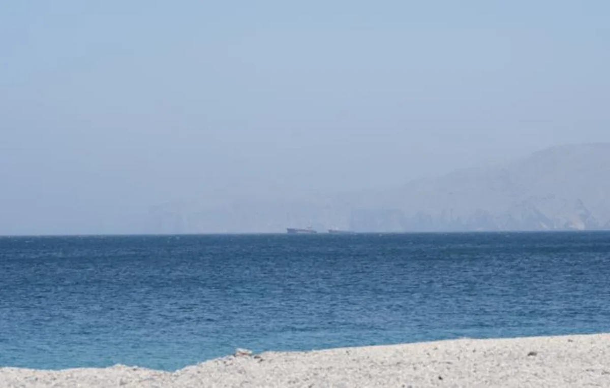 ABŞ-İran atəşkəsindən sonra Hörmüz boğazından ilk gəmi keçdi