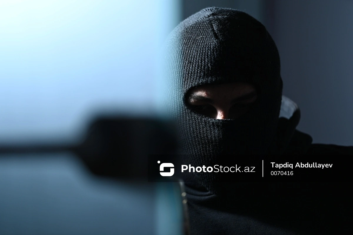 В Сабунчинском районе женщина украла из дома 9 000 манатов