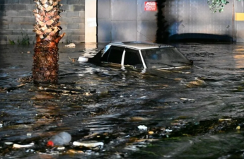 Güclü yağış səbəbindən ölənlər var, avtomobilləri sel aparıb