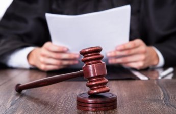 Müəllimlərə qarşı dələduzluq edən şəxsə hökm oxundu - FOTO