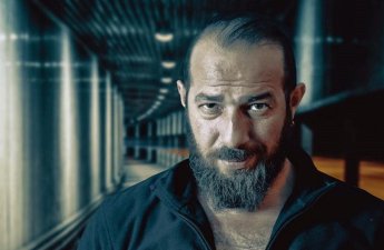 Xalça muzeyi ilə aktyor arasında 2500 manatlıq müqavilə