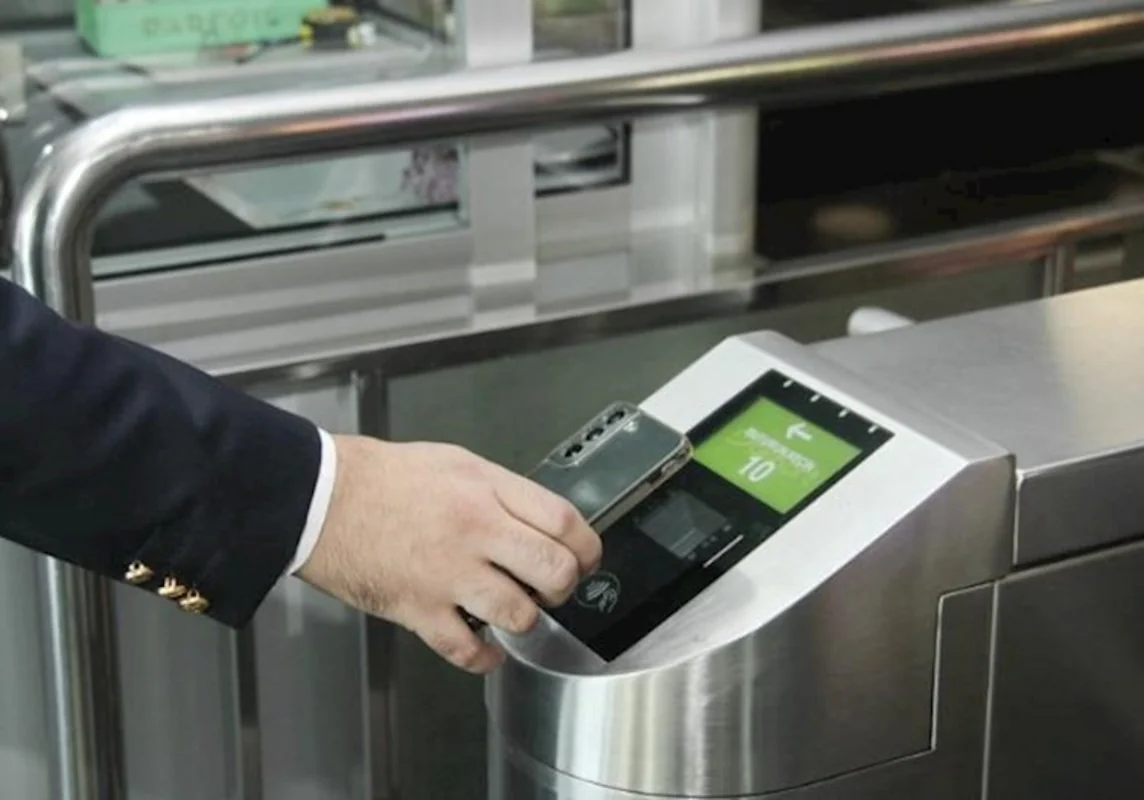 Kartdan xəbərsiz pul silinir: Bakıda ictimai nəqliyyatda rəqəmsal ödəniş böhranı