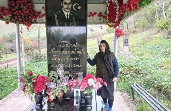Milli Qəhrəman Pəncəli Teymurovun məzarı 100 metrlik bayraqla ziyarət edildi - FOTOLAR
