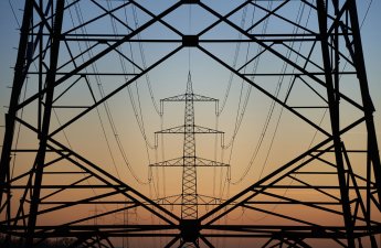 В ФРГ на пассажирский поезд упал контактный провод