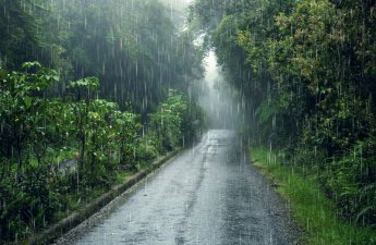 В ряде районов Азербайджана идут дожди, в Шахдаге выпал снег