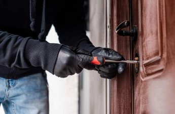 Sabunçuda qohumunun evindən 320 min manat oğurlayan şəxs həbs edildi