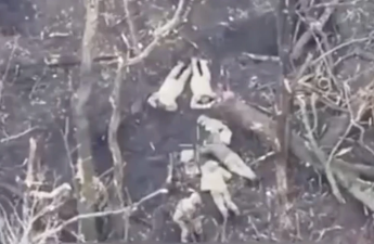 Ruslar Pasxa bayramı atəşkəsi başlayan kimi ukraynalı əsirləri güllələdi...+VİDEO