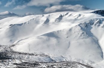 Женщина и ребенок оказались под снегом в результате схода лавины в Дагестане