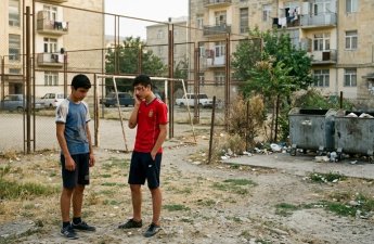 Məktəb yoldaşını bir yumruqla öldürdü: Köhnə sevgilimlə danışırdı