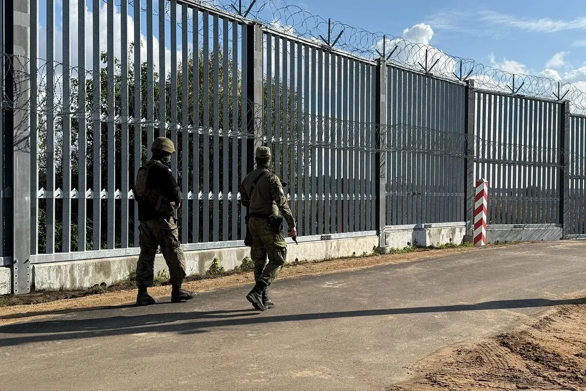 Polşa qeyri-qanuni miqrantlara qarşı yeni sədd qurur