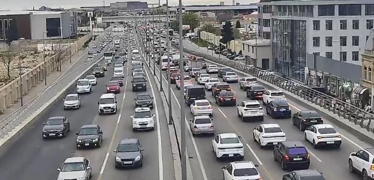 Paytaxtın hansı küçələrində sıxlıq müşahidə olunur?