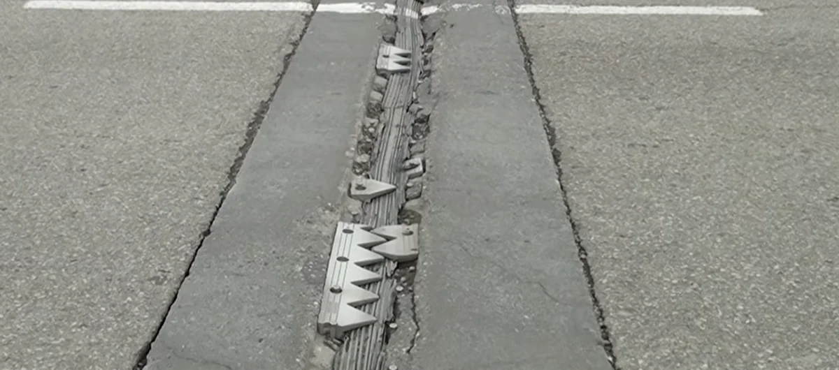 Sürücülərə təhlükəli anlar yaşadan körpü - VİDEO