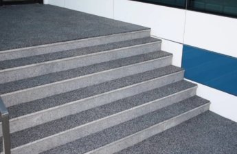 60 yaşlı kişi pilləkəndən yıxılaraq öldü