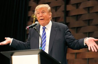 Клинтон раскритиковала «безумные выходки» Трампа: «Окончательно слетел с катушек»