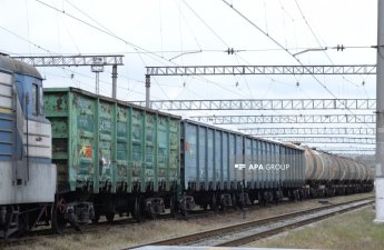 Dizel və gübrə ilə yüklənmiş qatar Azərbaycandan Ermənistana yola salındı - FOTO